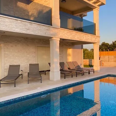 Svila 2 With Swimming Pool شقة Babici