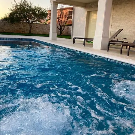 Svila 2 With Swimming Pool شقة Babici