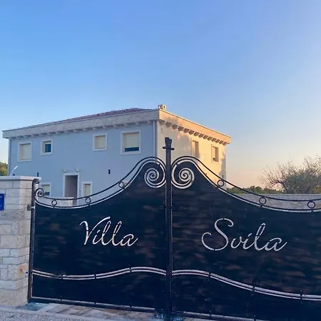 Svila 2 With Swimming Pool شقة Babici